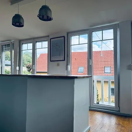 100 M2, 3 Zimmer, Parkplaetze, Balkon, Europapark Apartament *